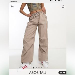 ASOS DESIGN TALL Parachute pants cargo pants inwashed sand